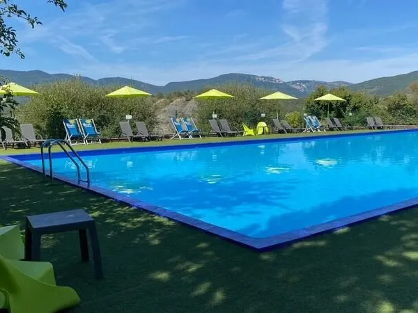 À VENDRE - CAMPING 4**** FDC et TERRAIN 7HA - 100 EMPLACEMENTS DONT 70 EXPLOITES, CA 300KE