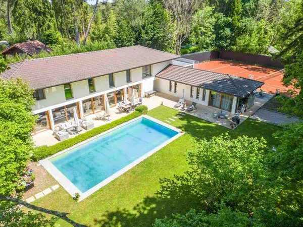 Sciez-Sur-Léman - Villa sur deux niveaux - Terrain de 2 841 m² - 5 chambres