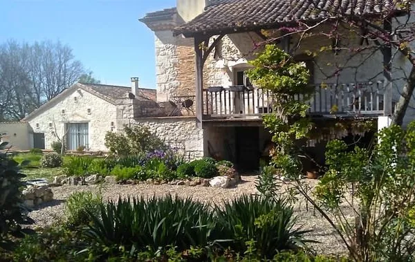 Ancien corps de ferme du 18e siècle restauré