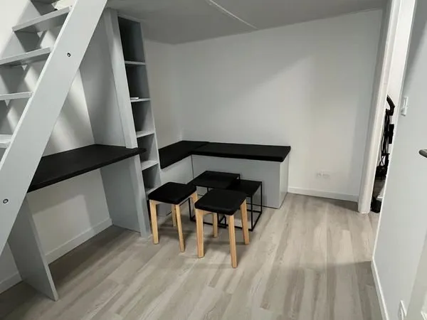 LOUE STUDIO MEUBLE RENOVE A NEUF 12m2
