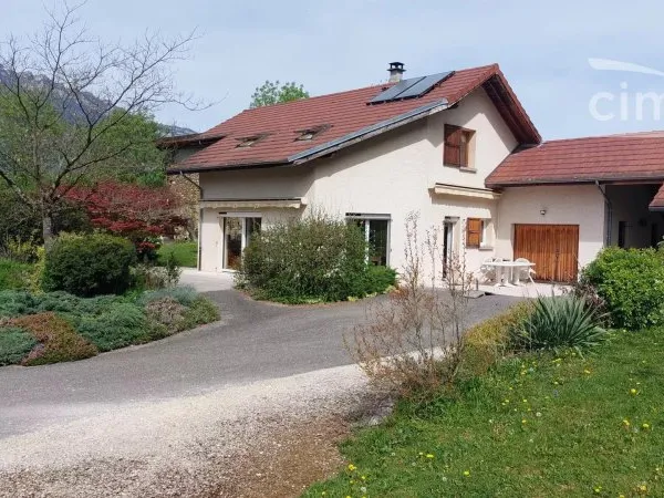Maison individuelle, grand terrain, au calme