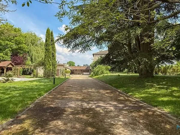 Maison 9 pièces 270 m²