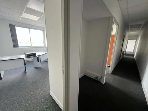 Local 1 pièce 85 m²