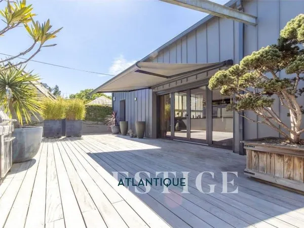 Maison de plain-pied 5 pièces 320 m²