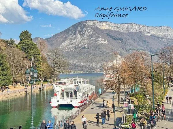 ANNECY (74) - Vieille ville - Vue lac exceptionnelle - Appartement 4 pièces de 92m²