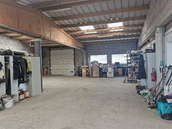 Local d'activité 348 m²