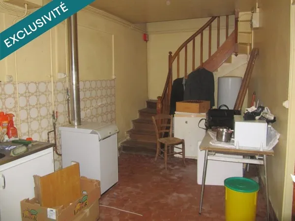 Ensemble immobilier comprenant deux maisons séparées sur la même parcelle. L'une étant ancienne mais