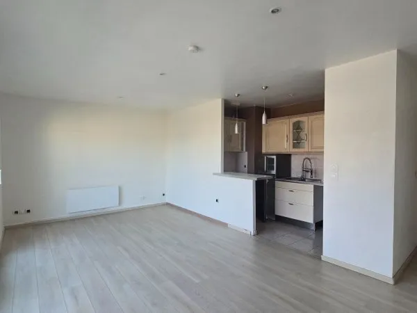 A LOUER APPARTEMENT T3 AVEC BALCON ET ASCENSEUR - DINAN