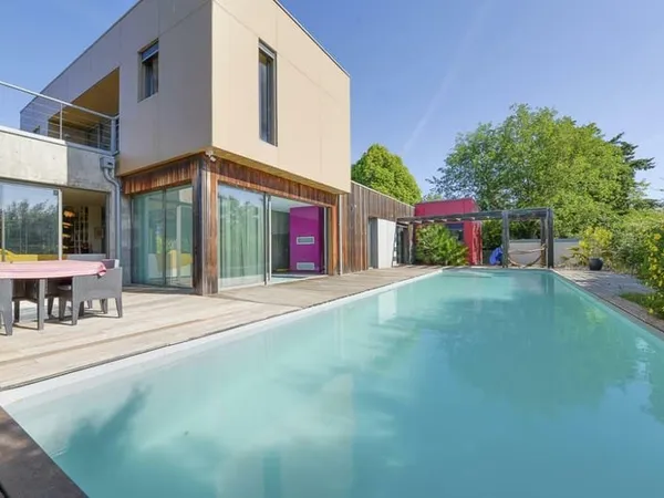 Villa 215m², 5 chambres, piscine 15x4, Spa , cave à vin