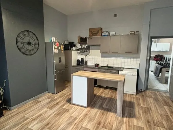 Malo à 50M de la plage, superbe F2 de 60M²+ cour, rare