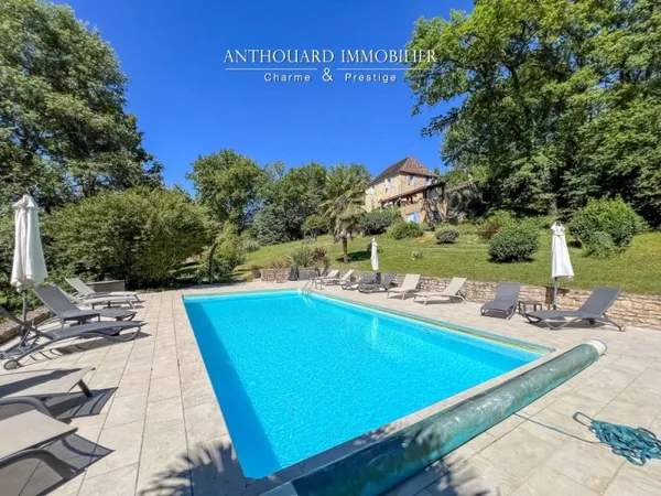 Joli domaine touristique avec piscine sur 1,6ha