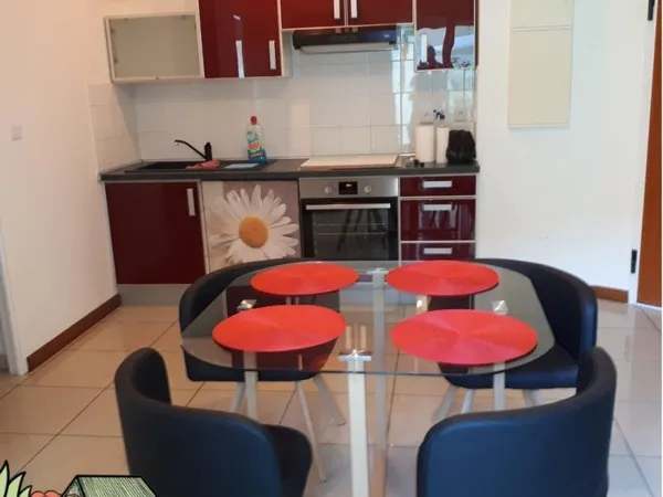 APPARTEMENT T2 STE CLOTILDE