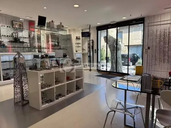 Local commercial 90 m²