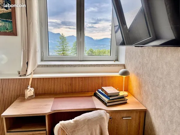Studio cosy, meublé et équipé idéal étudiant. Cocon tout neuf proche Technolac prêt à vivre 1er étag