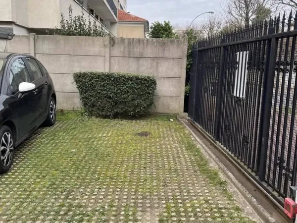 Parking 12 m²