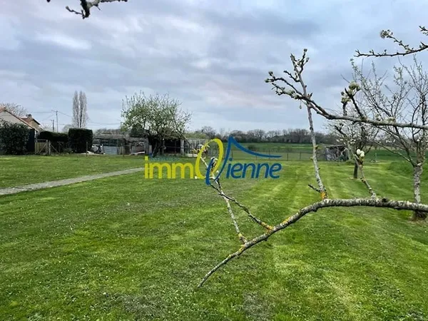 Terrain 700 m²