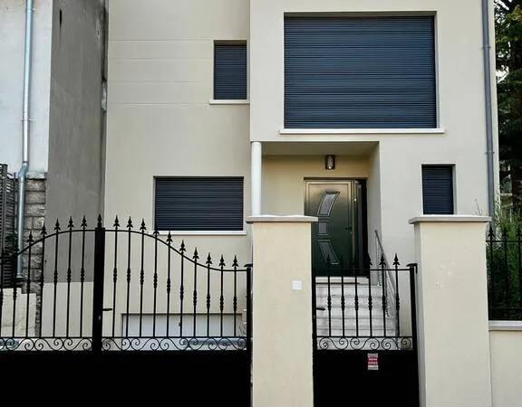 Maison 8 pièces 230 m²
