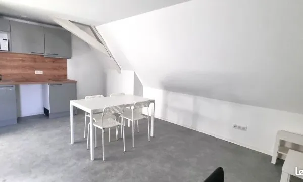 Studio meublé, proche de la gare, place de parking