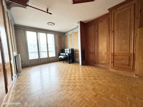Bel appartement avec garage et balcon