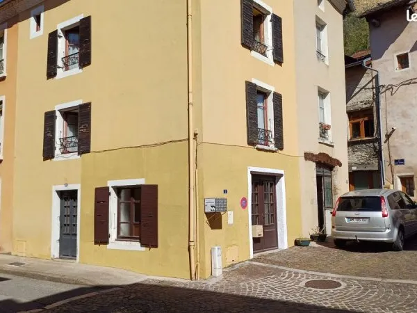 Studio 2 piéces- crémieu centre -idéale investisseur