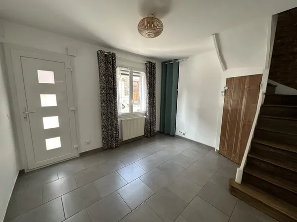 MAISON AMIÉNOISE 2 PIECES NON MEUBLÉE- QUARTIER SAINT HONORÉ