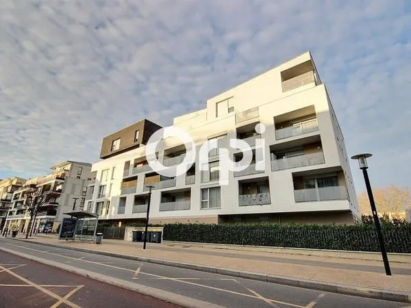 F3 en DERNIER ETAGE avec TERRASSE