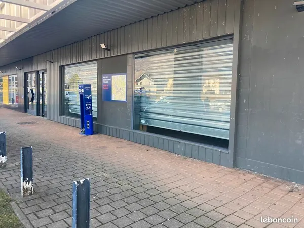 Local commercial 400 m² SAINT-ALBAN-LEYSSE