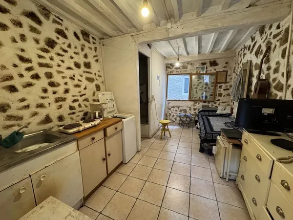 À vendre - Studio à rénover au coeur du vieux village de Bar-sur-Loup