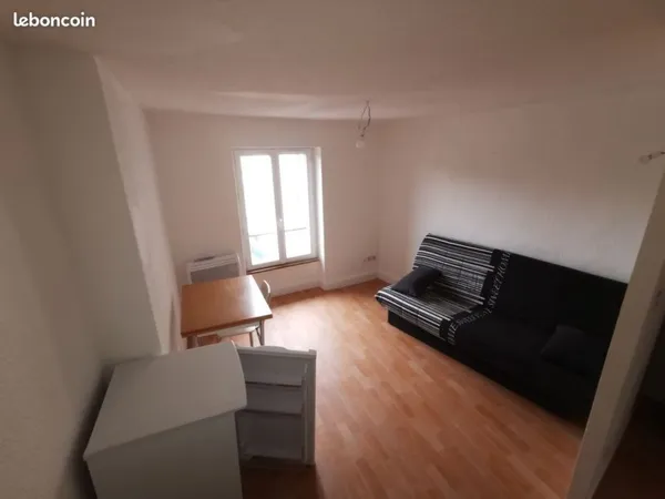 Studio, boulevard Trudaine, proche Tramway, Delille, ESC