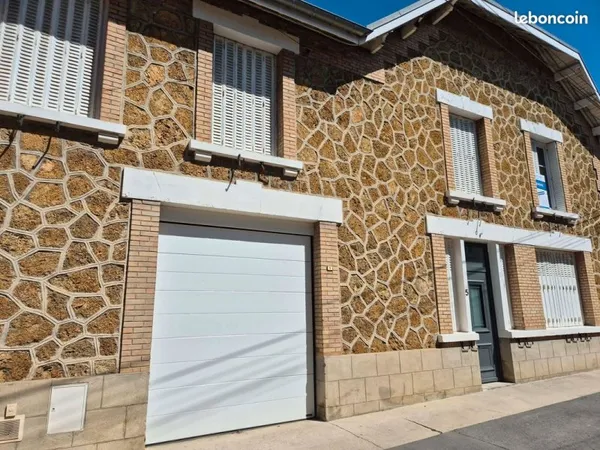 Maison en pierres meulières