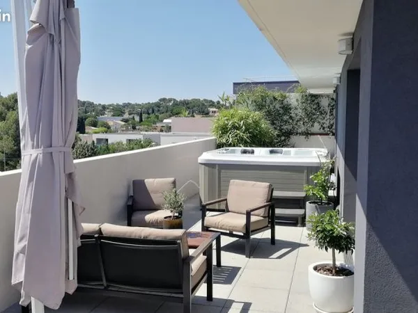 Appartement FF4 dernier étage avec très grande terrasse