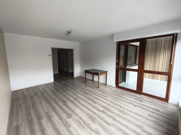 Grand appartement à louer 620 EUR par mois à Tulle