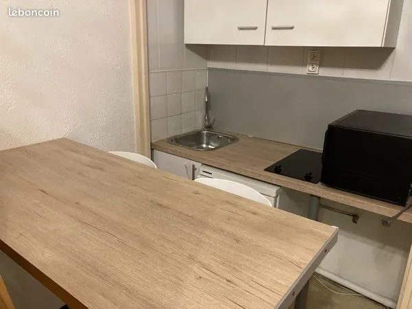 Studio avenue Père Soulas proche école infirmière vendu libre