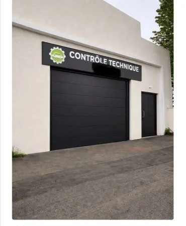 Local 225 m2 à louer avenue des aureats