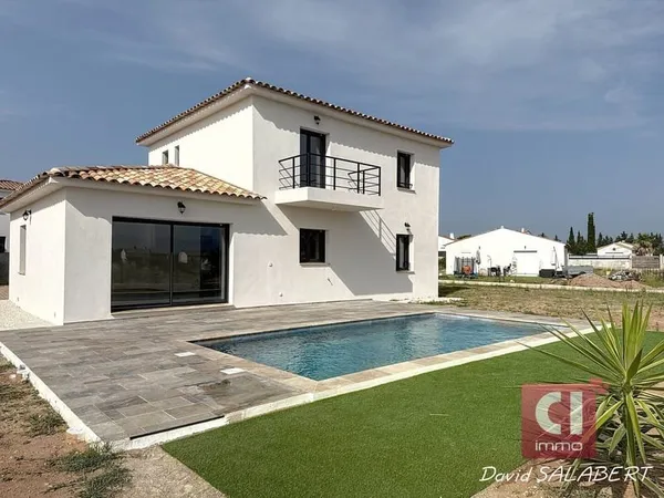 Villa contemporaine neuve avec vue dégagée avec piscine. Exposition plein sud. VIDAUBAN