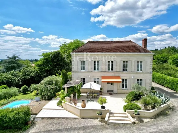 Maison de Maître avec Piscine et Anciens Chais Viticoles à 60 minutes de Bordeaux
