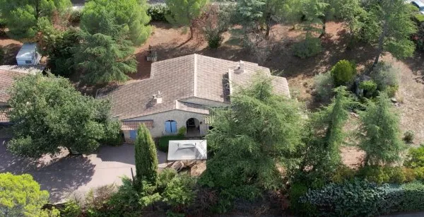 Maison Gordes Les Imberts de 133 m2 - Terrain 1 803m2