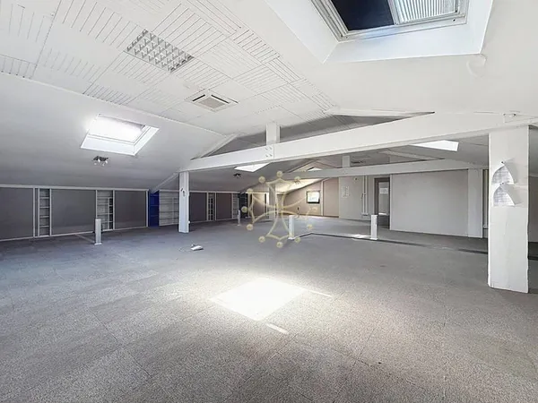 Bureaux 920 m²