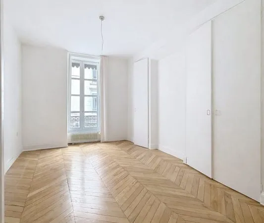 APPARTEMENT ANCIEN 2 CHAMBRES