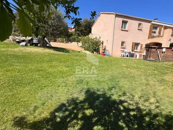 Maison de plain-pied 5 pièces 121 m²