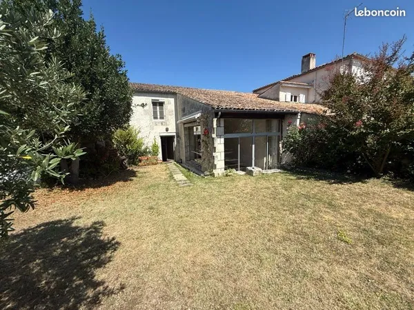 Maison charentaise de village