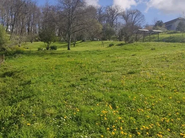 Terrain 739 m²