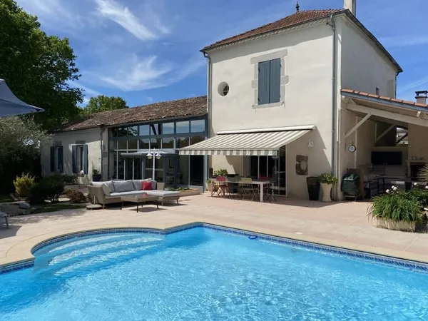 Maison 7 pièces 245 m²