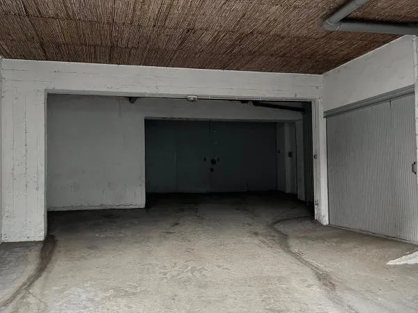 Place de parking couverte dans garage clos à louer secteur hauts de jacquard
