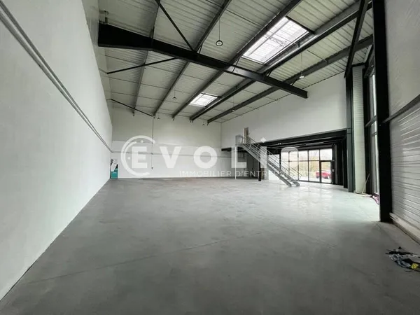 Local d'activité 3792 m²