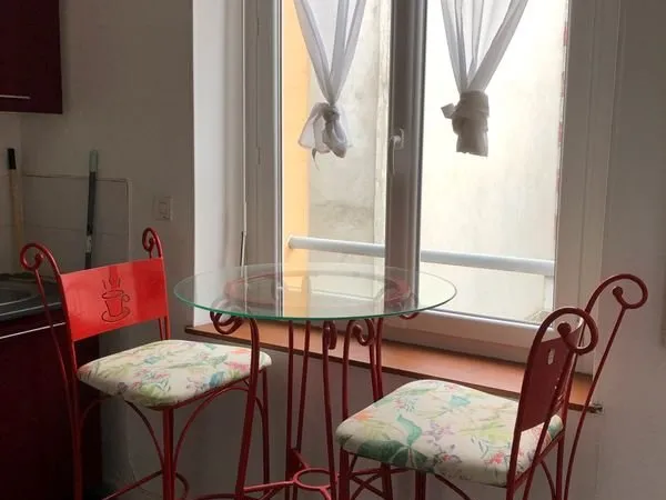 Appartement 2p duplex 33 m² Carrez/ 46 m² au sol, meublé, 1 km du centre ville