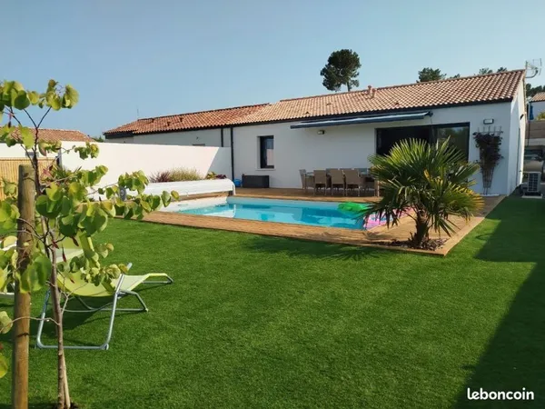 Maison neuve plain-pied avec piscine et 3 chambres