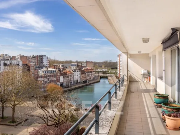 APPARTEMENT DERNIER ETAGE QUAI DU WAULT