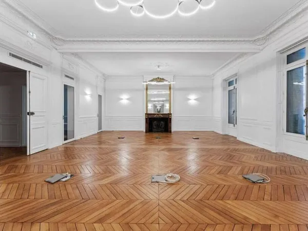 Bureaux 623 m²