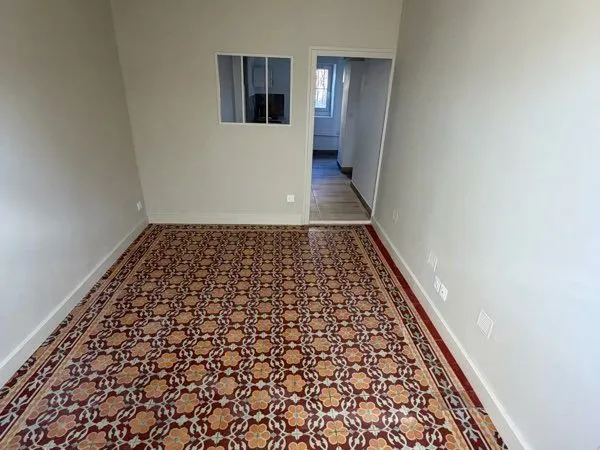 Location d'un studio de 21 m2 sur Orange avec place de parking